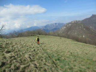 Monte Alpe Ovest (m.1027) con a dx il Monte delle Gettine (m.1183)