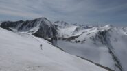 Verso la cima ,alle spalle il Gr. Berard