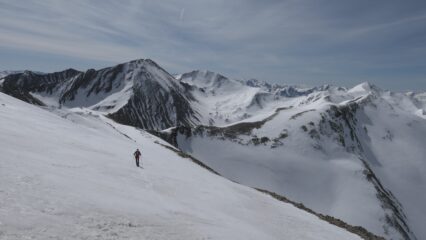 Verso la cima ,alle spalle il Gr. Berard