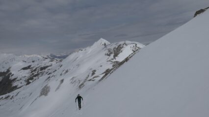 Salendo alla quota m.2734 , alle spalle l'Eyssina