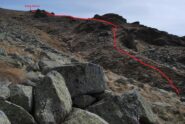 La via di salita a Deiro Rosso sul costone dal C17. Conviene forse stare sul versante Settefontane, più erboso e magari con traccia di sentiero