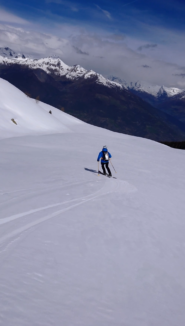 In basso, spettacolo 