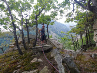 Zani sulla terrazza tra L7 e L8 già a luglio 2022 prima di proseguire per la cresta.