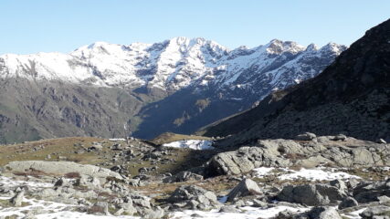 il Giavino si specchia nel lago della Quinzeina..