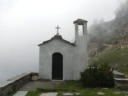 la chiesetta a ridosso del Rifugio Selleries