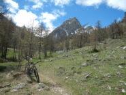 sullo sfondo Rocca del Lago