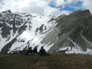 pausa sulla cima con sguardo verso la Chalanche Ronde