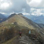 Scendendo dalla Longhede con vista sulla Becca d'Aver