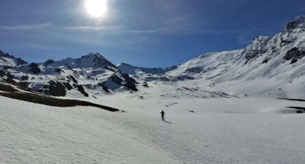 Parte iniziale del pianoro poco dopo alpeggio Mioul. In fondo leggermente a dx, la punta