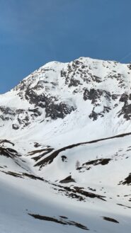 La bella montagna appena scesa