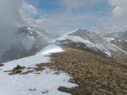 Nevai in discesa dall'antecima (buone peste) a sx il Colle delle Moure e Nebius