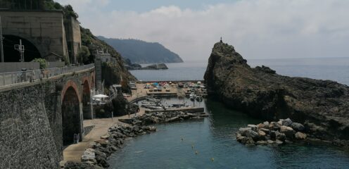 Porto Pidocchio a Framura e scoglio Ciamia