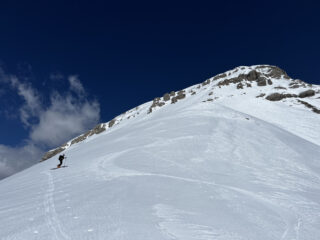 Si risale verso il Pizzo Intermesoli