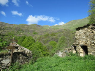 La cima dal villaggio rurale di Poilarocca.