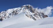 Dalla sella del Monte Aquila il pendio che conduce alla Direttissima