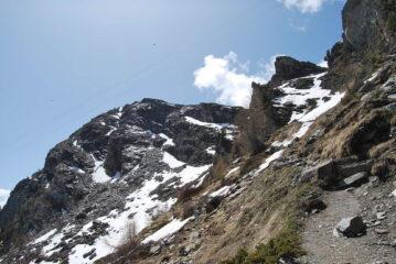 L’ultima rampa innevata sotto il Col Portola