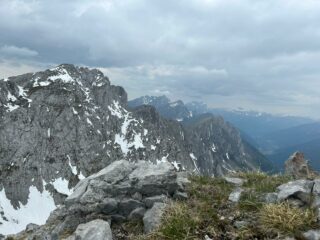 Dalla vetta panorama verso Mengol, Bagozza e più lontano Presolana e Ferrante