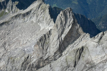 punta trubinasca (e pizzo trubinasca oltre) vista dalla punta torelli, in alta val porcellizzo