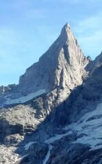 punta trubinasca scendendo dal passo porcellizzo (foto summitpost). spigolo ovest-sud tra ombra e luce, la via è appena a sinistra (in ombra)