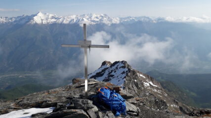 dalla P. Rocca Nera in primo piano la sua cresta nord..