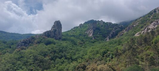 Dalla sommità dello scoglio, veduta su Rocca dell'Aia e Scoglio del Butto