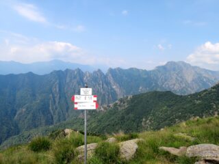 Colma di Belmello con i Corni di Nibbio sullo sfondo