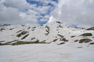 il pendio ancora innevato per salire la cima