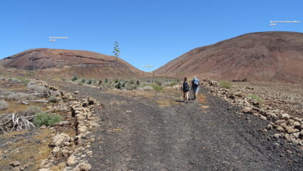 Sulla sterrata che porta all'insellatura.