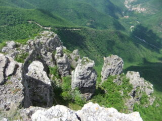 I giganti di pietra sotto Castell'Ermo