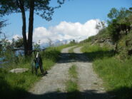 lo sterrato di salita a Mompantero Vecchio