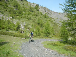 sterrato di salita al Monte Corbioun