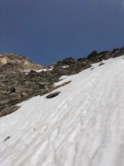 Il nevaio per salire al colle 