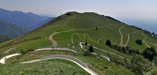 la pista di bob estivo che scende dal Monte Marca