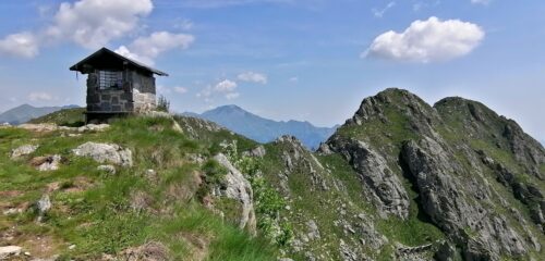 Cappella dell'Argimonia e dietro Rocca Argimonia