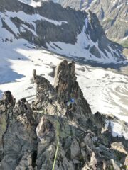 alle spalle la prima punta