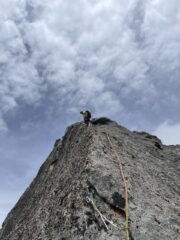 Ultimo favole tiro in cresta per raggiungere la fine della via