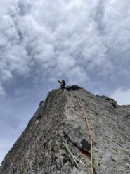 Ultimo favole tiro in cresta per raggiungere la fine della via
