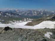 Col Muandes con il vallone di salita e i numerosi nevaietti da attraversare