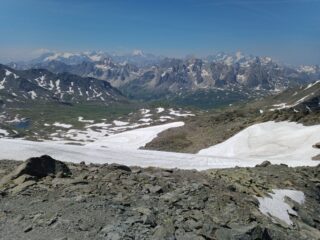 Col Muandes con il vallone di salita e i numerosi nevaietti da attraversare
