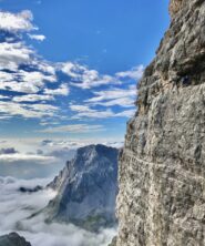 La cengia che taglia la parete Est della Torre di Brenta