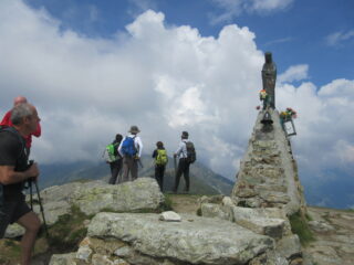 dal Monte Soglio si guarda verso l'Uja di Corio. Già molte nuvole. Cosa facciamo? 