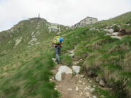 salendo verso il rifugio e la Colma di Mombarone