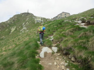 salendo verso il rifugio e la Colma di Mombarone
