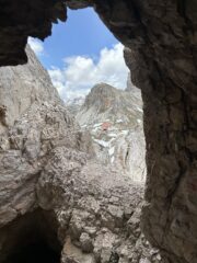 Scorcio del rifugio Locatelli dalle gallerie