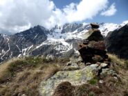 L'ometto di vetta con il Gruppo di Cian sullo sfondo.