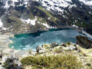 Il Lago Gabiet ancora parzialmente ghiacciato.