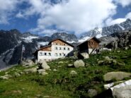 Rifugio Denza con la Presanella sullo sfondo.