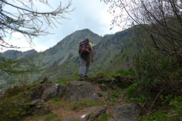 Salendo verso il colle Mulinas, con la nostra meta davanti