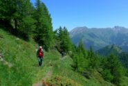 Salendo dopo il bivio con il gruppo dell'Orsiera sullo sfondo