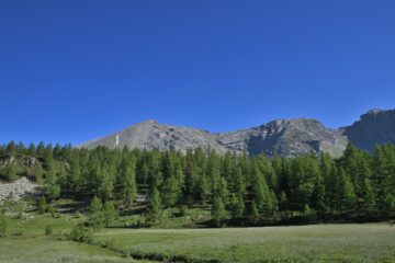 Pioltone a sinistra, visto da poco oltre S. Bernardo